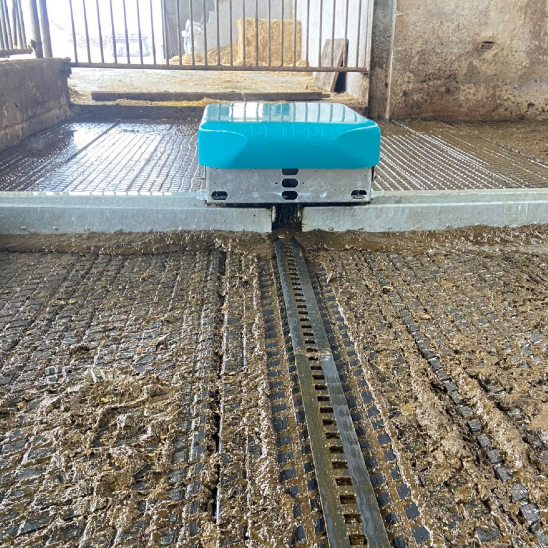 Smartscraper beim Zusammenschieben von Mist