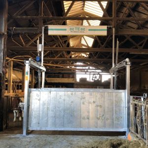 Installation einer Futtertischbrücke im Altbestand offen